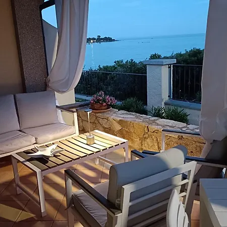 Terrazza Su Tavolara 公寓 *